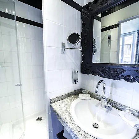 Otel Nicolo - Tour Eiffel 3*