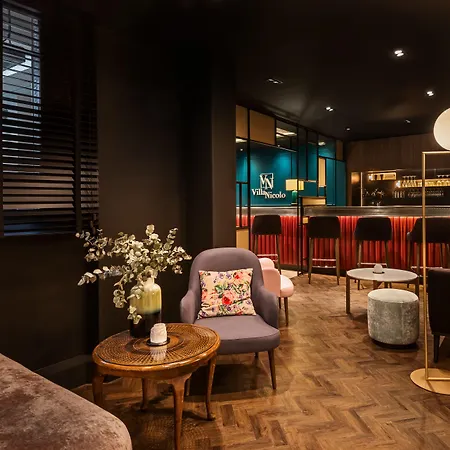 Nicolo - Tour Eiffel ホテル 3*