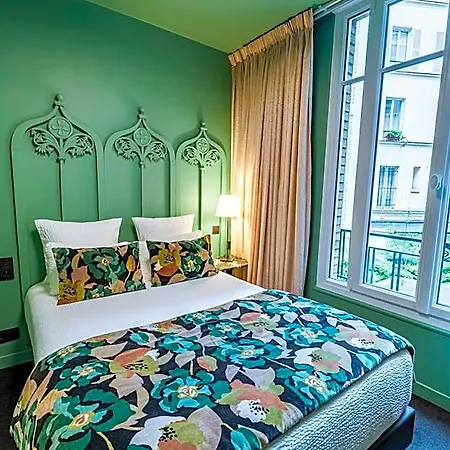 Nicolo - Tour Eiffel Otel 3*