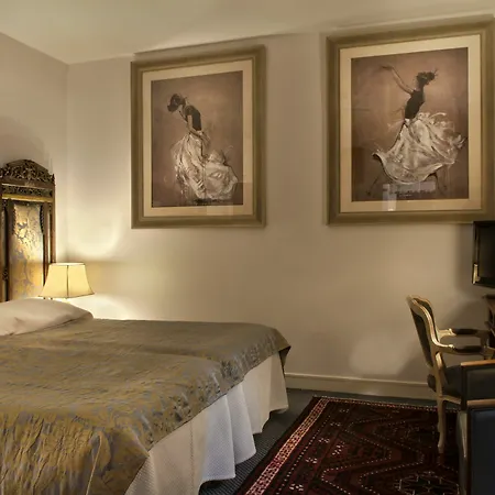 Nicolo - Tour Eiffel Hotel