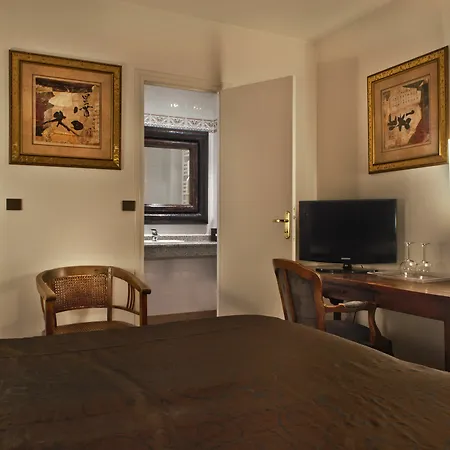 Nicolo - Tour Eiffel Hotell Paris