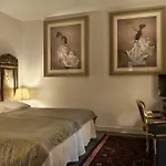Nicolo - Tour Eiffel Hotel