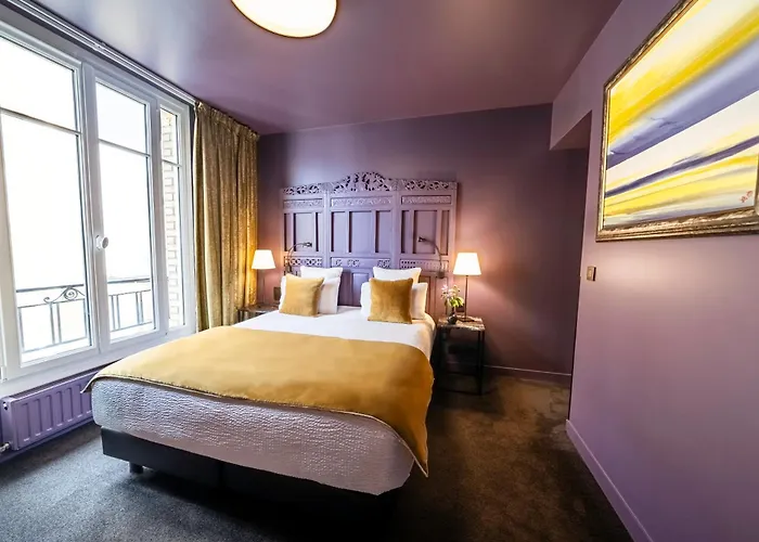 Nicolo - Tour Eiffel Otel 3*